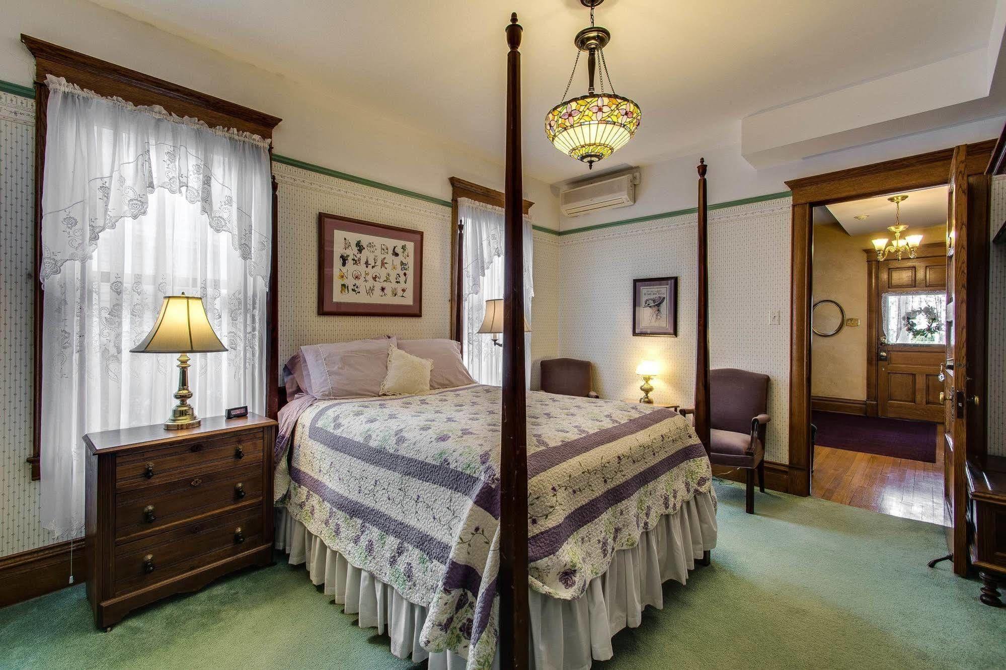 Harrison House Bed & Breakfast 네이퍼빌 외부 사진