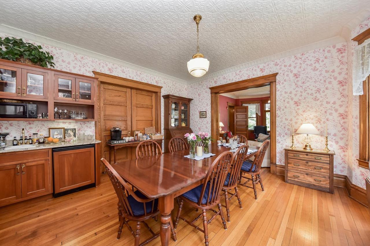 Harrison House Bed & Breakfast 네이퍼빌 외부 사진