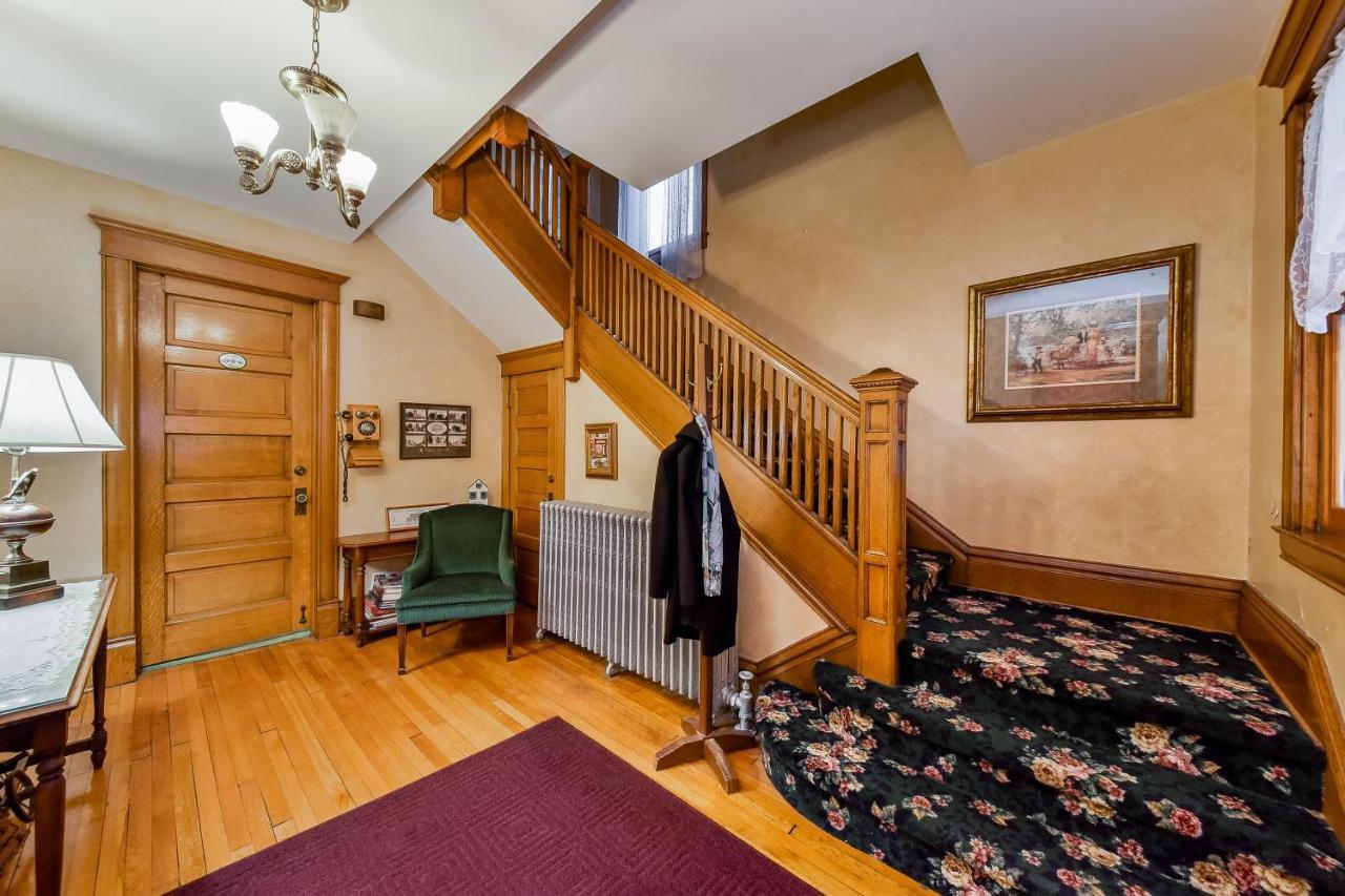 Harrison House Bed & Breakfast 네이퍼빌 외부 사진